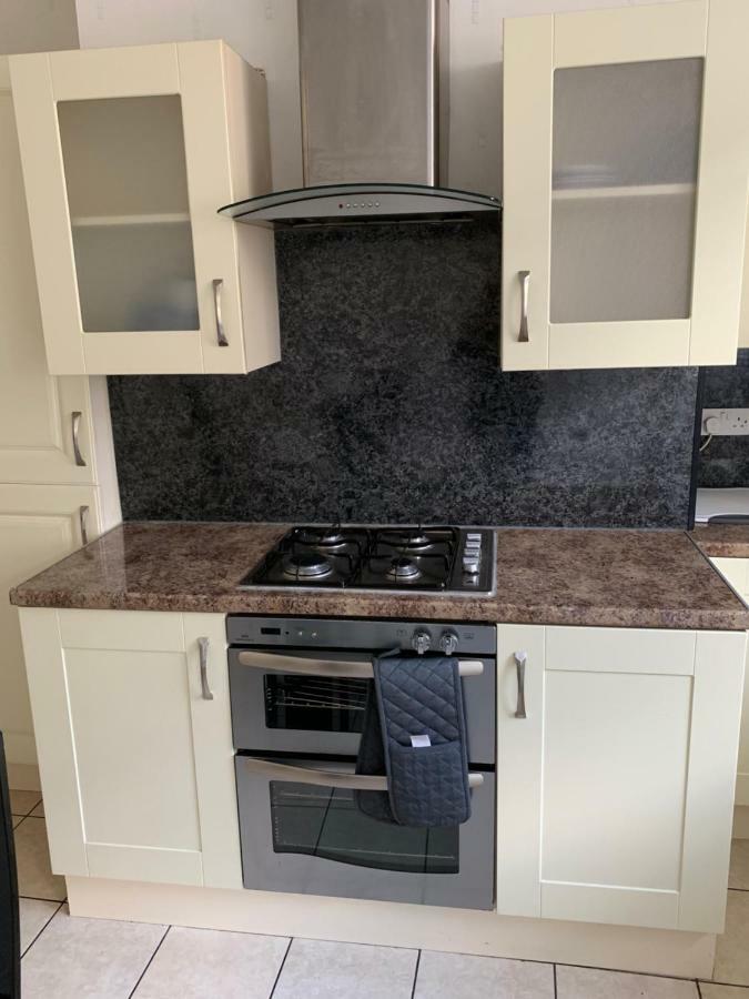 דירות ברנלי Travis House One מראה חיצוני תמונה