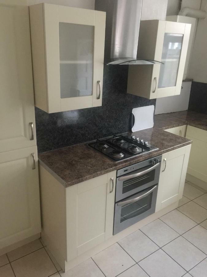 דירות ברנלי Travis House One מראה חיצוני תמונה